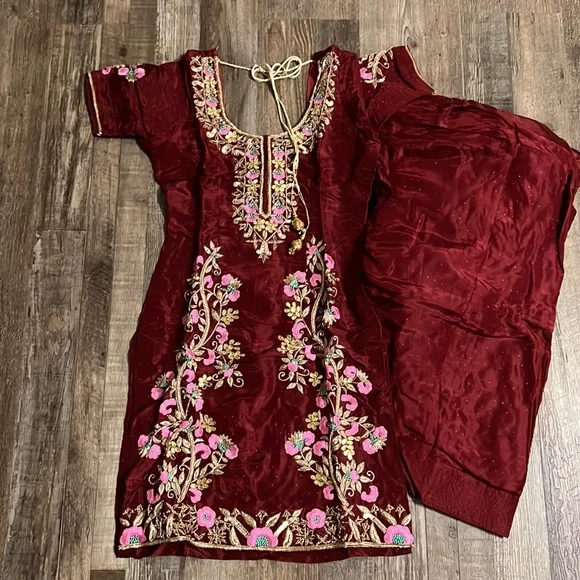 Patiala Salwar Suit - Picture 6 of 11